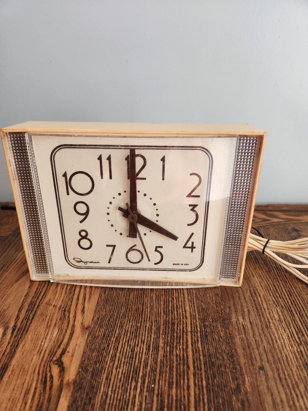 VTG MCM Ingram Wall Clock Block Number Dial Textured Side Grills Works